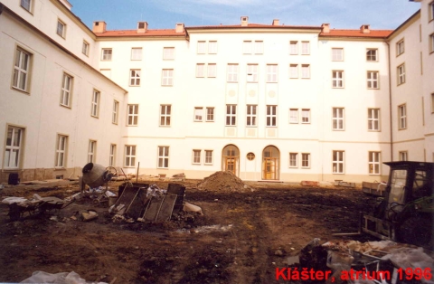 Domov sv. Karla, atrium, rok 1996